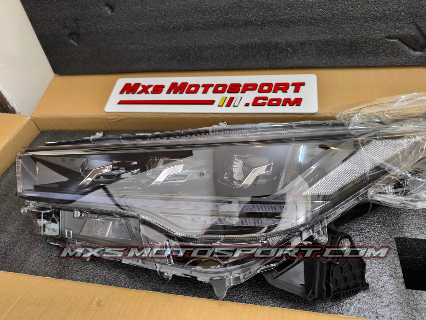 MXS4359 TRI LENS LED HEADLIGHTS For Toyota Innova Hycross with Matrix Series