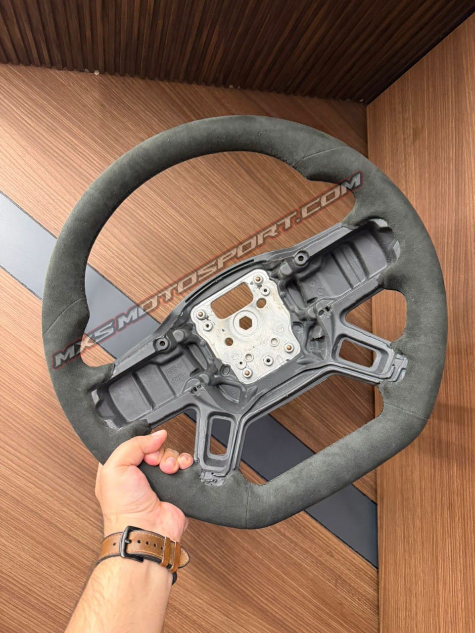 MXS4568 Carbon Fiber Steering Wheel For Land Rover Defender