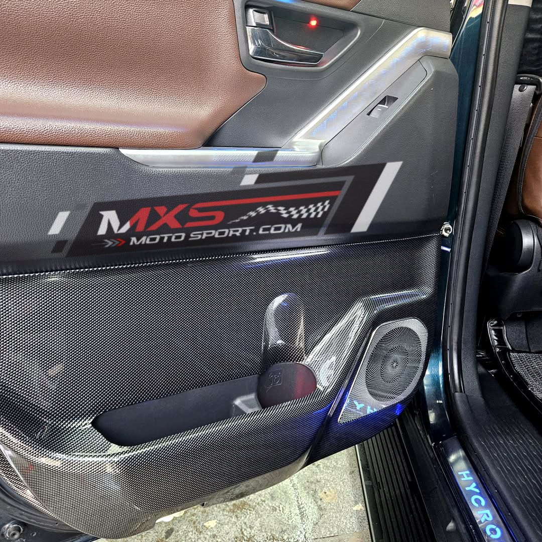 MXS4672 Carbon Fibre Door Panel Covers For Innova Hycross