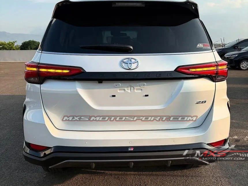 MXS4617 GR Sport V2 Aero Kit for Toyota Fortuner Legender with Signature Rear Roof Spoiler